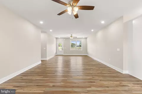 Living - 1611 Pleasant Vw, Mount Jackson, VA 22842 photo 2 of 5