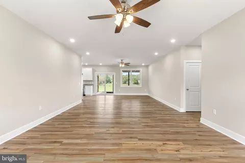 Living - 1611 Pleasant Vw, Mount Jackson, VA 22842 photo 4 of 5