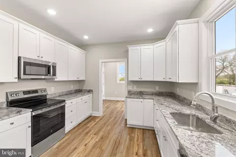 Kitchen - 1611 Pleasant Vw, Mount Jackson, VA 22842 photo 2 of 4