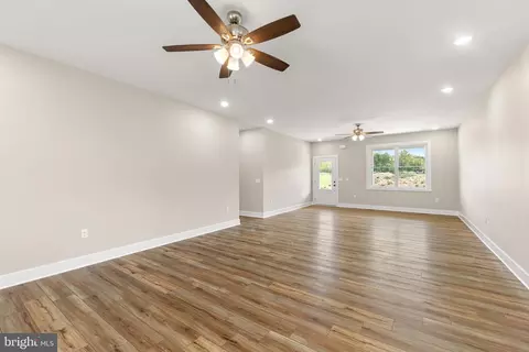 Living - 1611 Pleasant Vw, Mount Jackson, VA 22842 photo 1 of 5