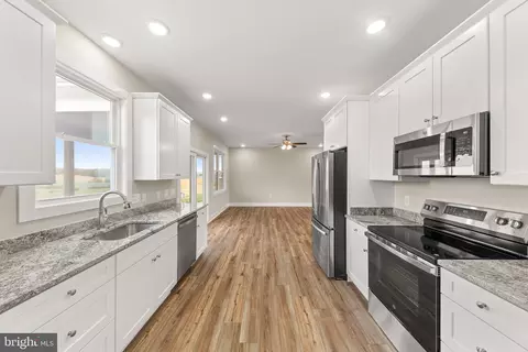 Entry Way - 1611 Pleasant Vw, Mount Jackson, VA 22842 photo 1 of 2