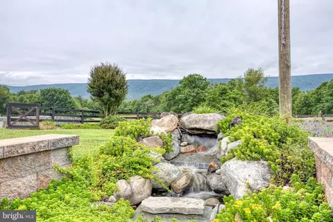 180 Holstein Ln, Toms Brook, VA 22660