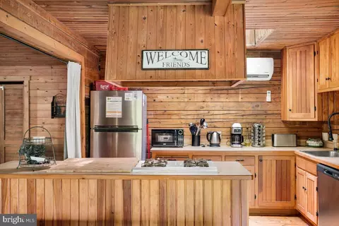Kitchen - 513 Straton, Basye, VA 22810 photo 1 of 3