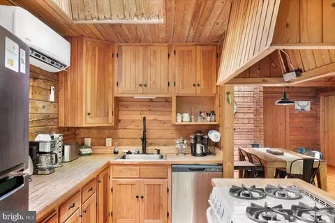 Kitchen - 513 Straton, Basye, VA 22810 photo 3 of 3