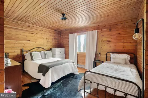 Bedroom - 513 Straton, Basye, VA 22810 photo 5 of 5