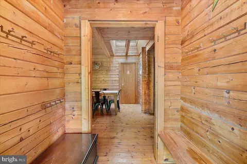 Entry Way - 513 Straton, Basye, VA 22810 photo 2 of 3