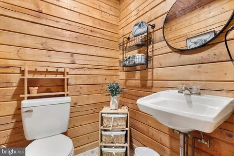 Bath - 513 Straton, Basye, VA 22810 photo 1 of 1