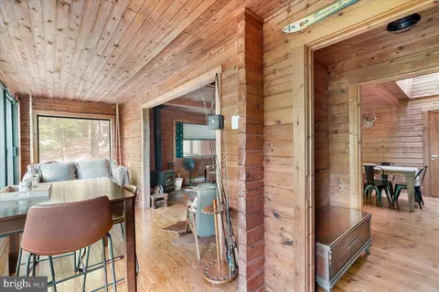 Entry Way - 513 Straton, Basye, VA 22810 photo 1 of 3