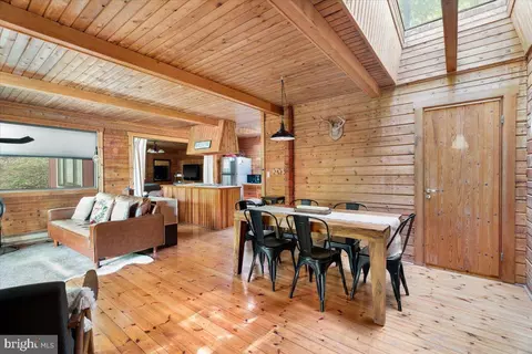 Dining - 513 Straton, Basye, VA 22810 photo 2 of 3