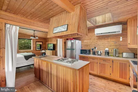 Kitchen - 513 Straton, Basye, VA 22810 photo 2 of 3