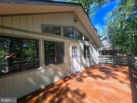 213 Morrie, Basye, VA 22810