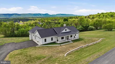 33 Kibo Ct, Maurertown, VA 22644