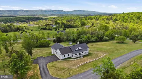 33 Kibo Ct, Maurertown, VA 22644