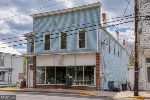 109 N Main St, Edinburg, VA 22824