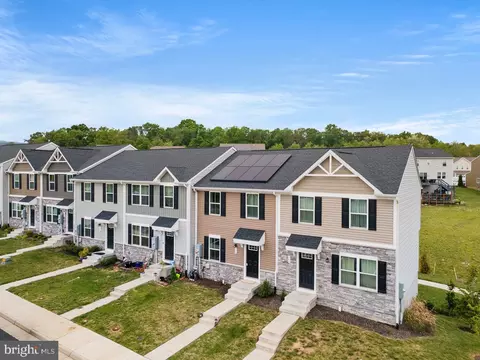 102 Spring Pl, Strasburg, VA 22657
