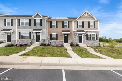 102 Spring Pl, Strasburg, VA 22657