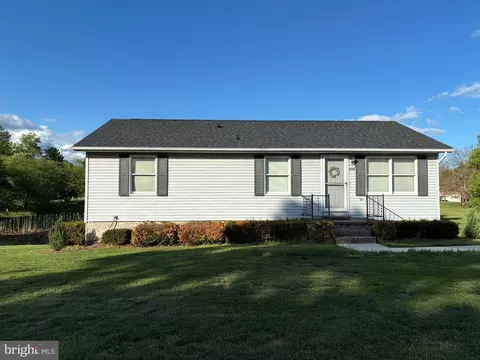 1328 Hahns Ln, Toms Brook, VA 22660