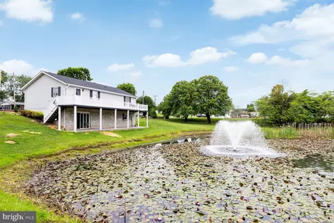 1328 Hahns Ln, Toms Brook, VA 22660