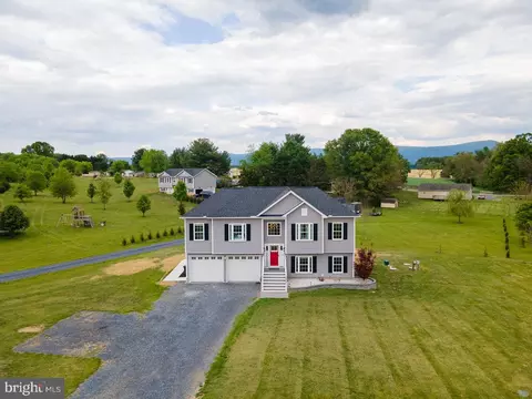 295 Sara Ann Ave, Edinburg, VA 22824