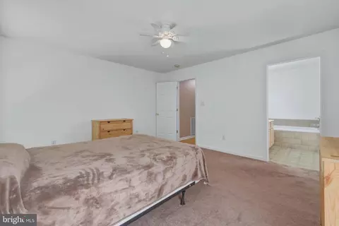 Bedroom - 139 Maple Ave, Mount Jackson, VA 22842 photo 2 of 4