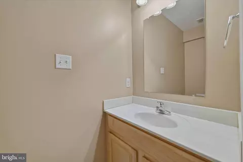 Entry Way - 139 Maple Ave, Mount Jackson, VA 22842 photo 3 of 8