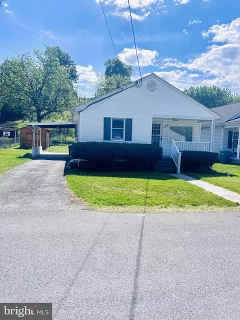 170 N Eberly St, Strasburg, VA 22657