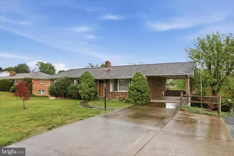 317 Dawn Ave, Woodstock, VA 22664