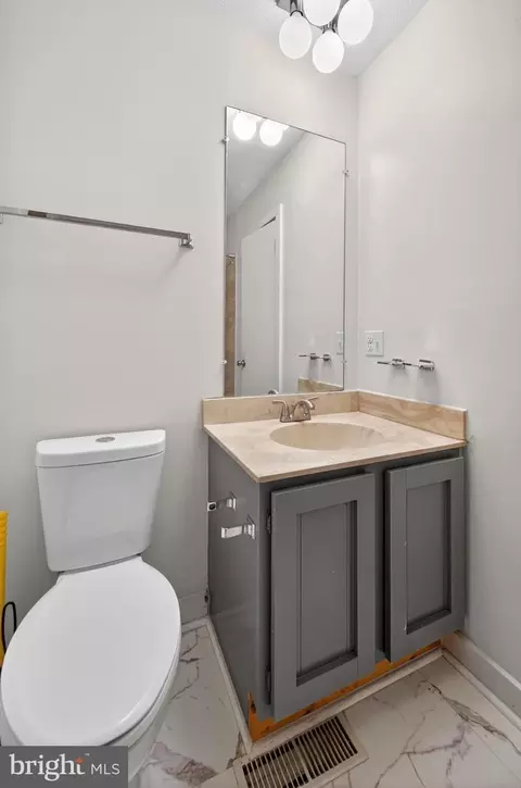 Bath - 404 Spitz Ln # B, Basye, VA 22810 photo 3 of 4