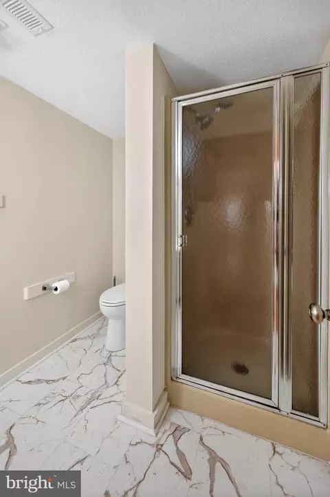 Bath - 404 Spitz Ln # B, Basye, VA 22810 photo 2 of 4