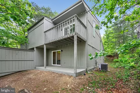 Exterior - 404 Spitz Ln # B, Basye, VA 22810 photo 2 of 5
