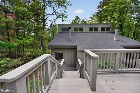 404 Spitz Ln # B, Basye, VA 22810