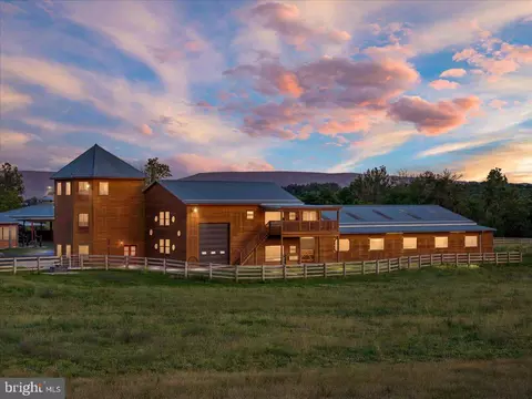 137 Brady Ln, Mount Jackson, VA 22842