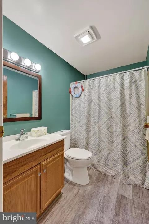 Bath - 5821 Robin St, Mount Jackson, VA 22842 photo 1 of 4