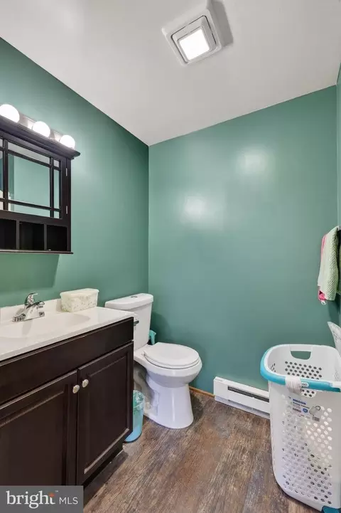 Bath - 5821 Robin St, Mount Jackson, VA 22842 photo 4 of 4