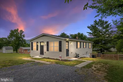 5848 Cardinal St, Mount Jackson, VA 22842