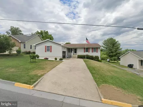 422 W Court St, Woodstock, VA 22664