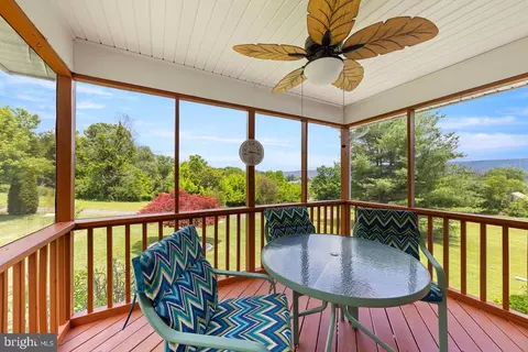 422 W Court St, Woodstock, VA 22664