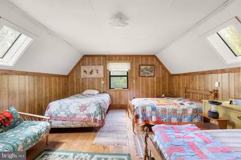 Bedroom - 1499 Buggy Ridge Rd, Mount Jackson, VA 22842 photo 2 of 5
