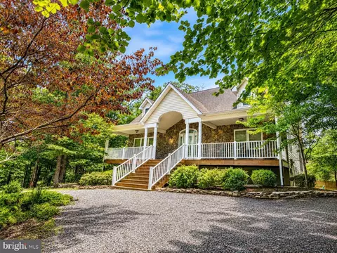 226 Early Dr, Basye, VA 22810