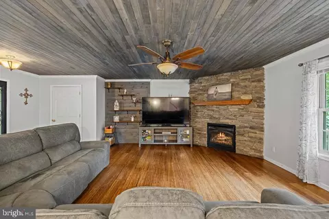 Living - 88 Pin Oak, Mount Jackson, VA 22842 photo 1 of 1