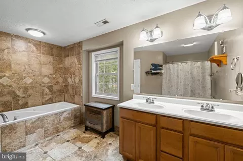 Bath - 88 Pin Oak, Mount Jackson, VA 22842 photo 2 of 8