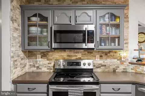 Kitchen - 88 Pin Oak, Mount Jackson, VA 22842 photo 5 of 7