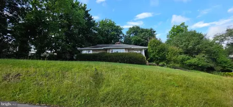 104 E South St, Woodstock, VA 22664