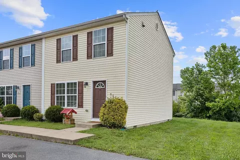 227 Kadies Ln, Edinburg, VA 22824