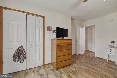 Bedroom - 272 Willow Ln, Mount Jackson, VA 22842 photo 3 of 5