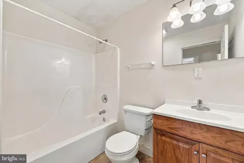 Bath - 272 Willow Ln, Mount Jackson, VA 22842 photo 2 of 2