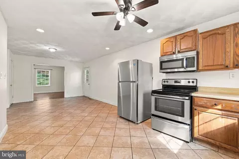 Entry Way - 272 Willow Ln, Mount Jackson, VA 22842 photo 3 of 5