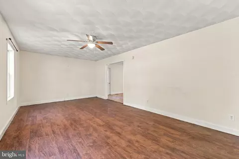 Living - 272 Willow Ln, Mount Jackson, VA 22842 photo 4 of 4