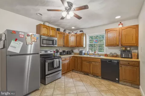 Kitchen - 272 Willow Ln, Mount Jackson, VA 22842 photo 2 of 2