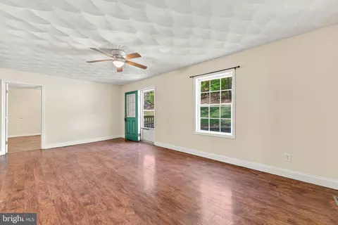 Living - 272 Willow Ln, Mount Jackson, VA 22842 photo 1 of 4